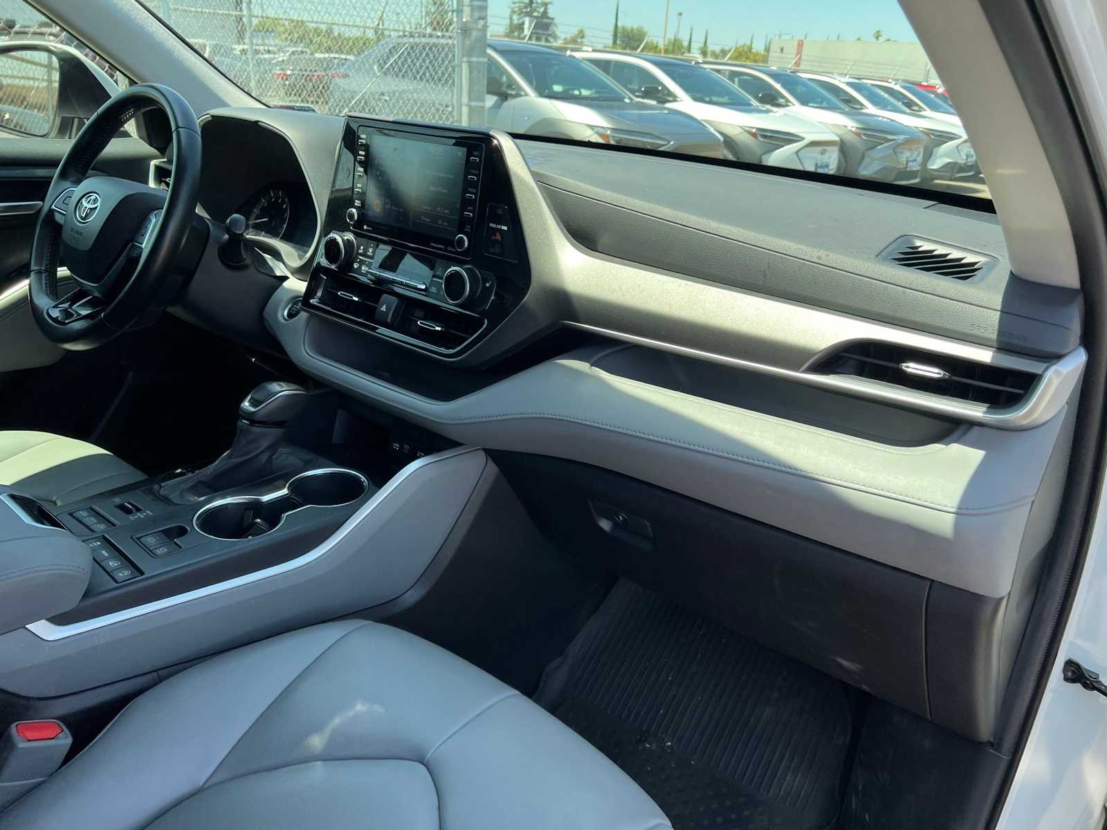 Thumbnail: 2021 Toyota Highlander - 26