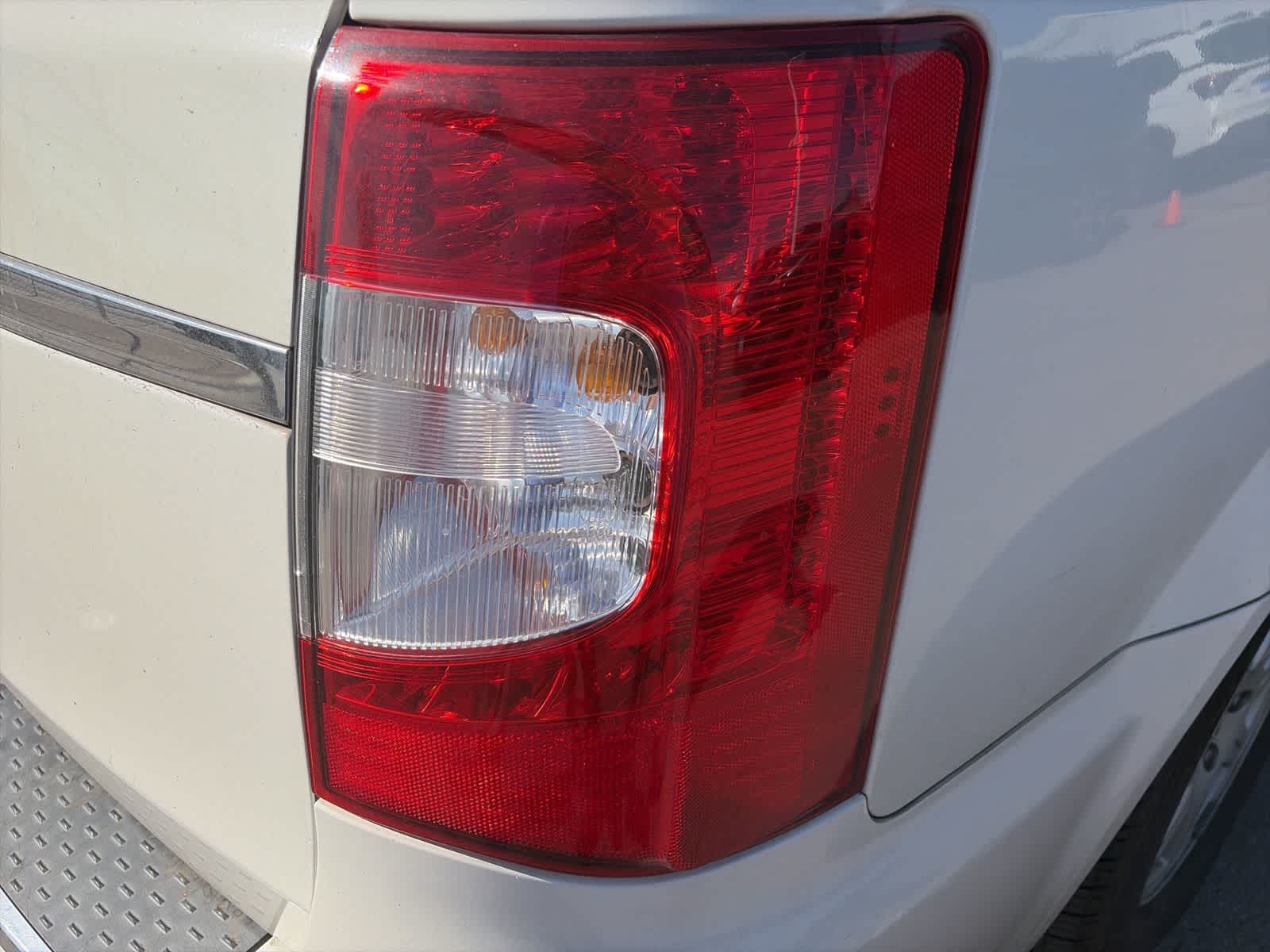 Thumbnail: 2012 Chrysler Town & Country - 13