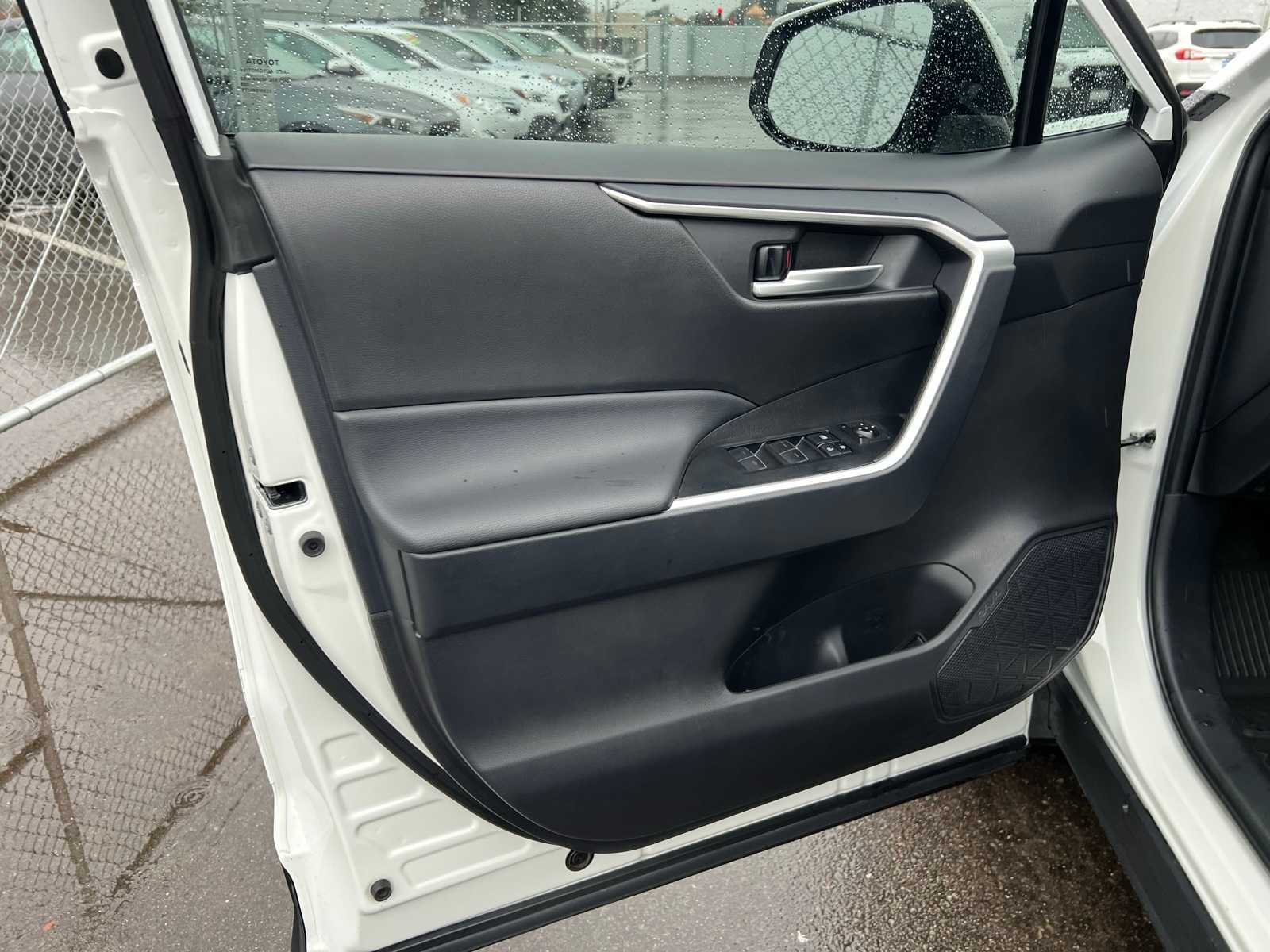 Thumbnail: 2025 Toyota RAV4 - 16