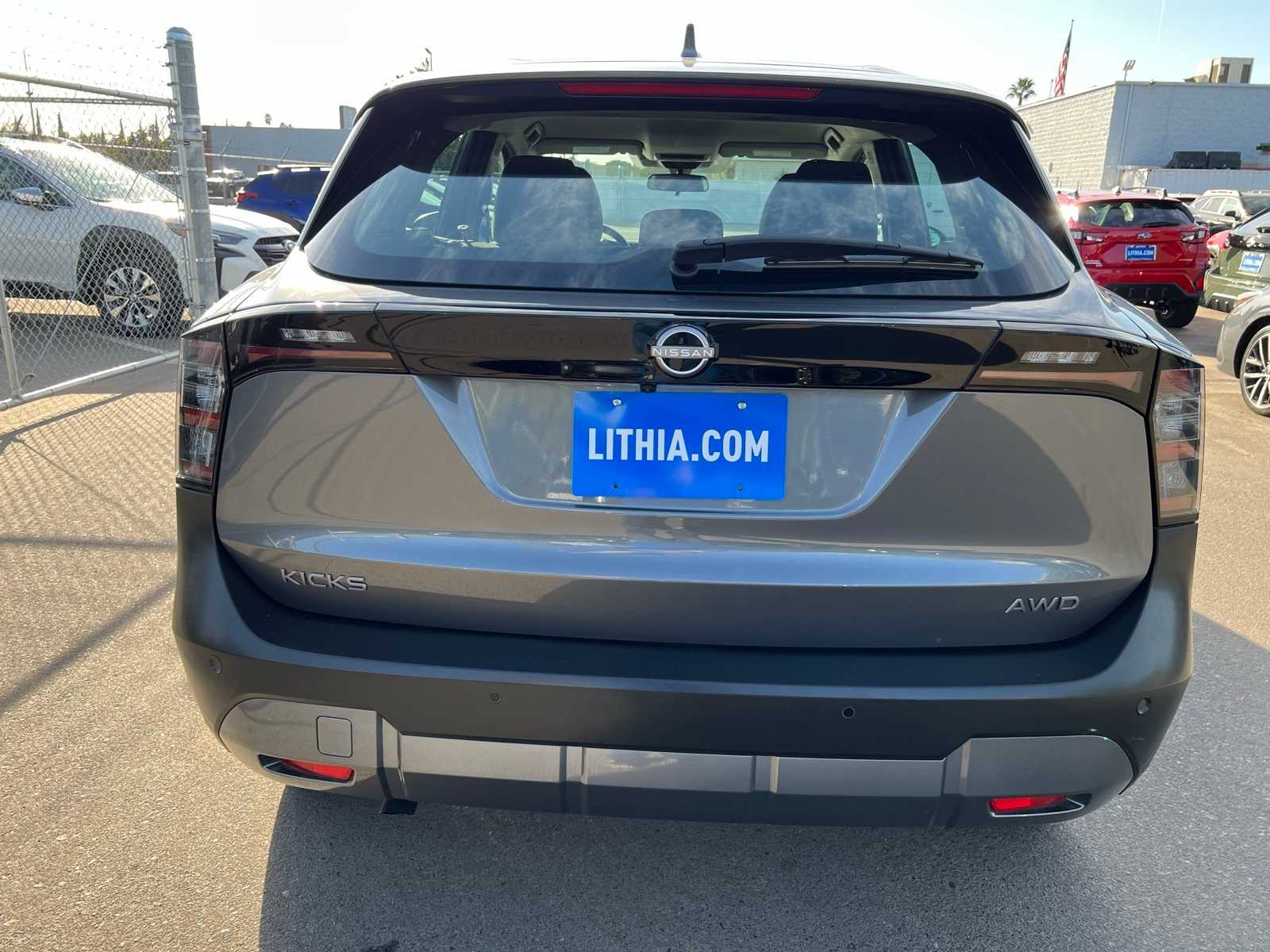 Thumbnail: 2025 Nissan Kicks - 4