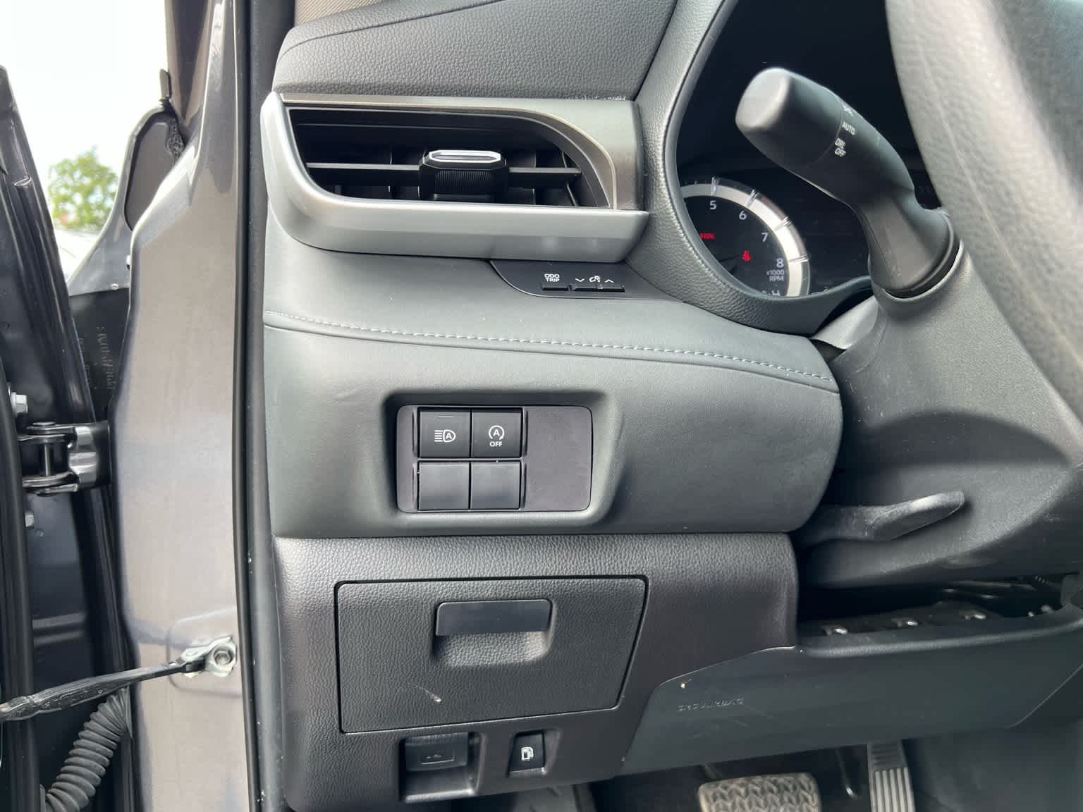 Thumbnail: 2023 Toyota Highlander - 32