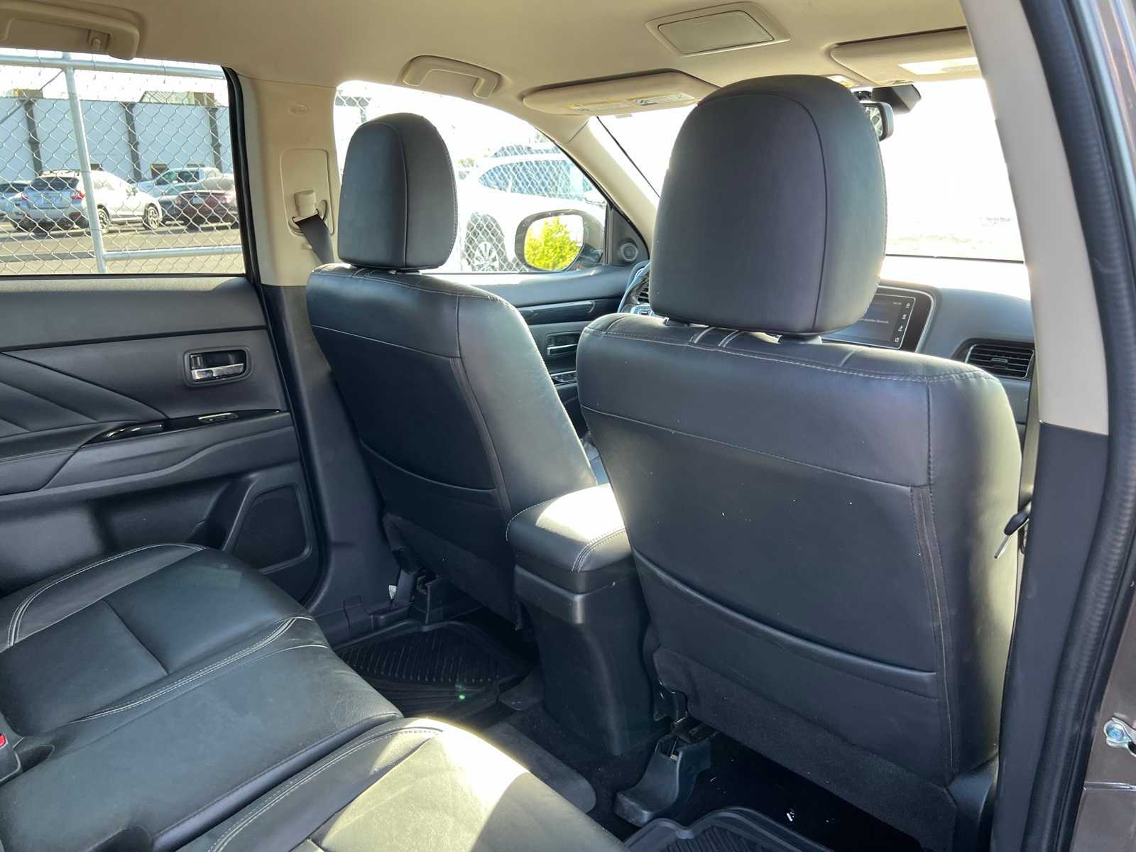 Thumbnail: 2018 Mitsubishi Outlander - 22