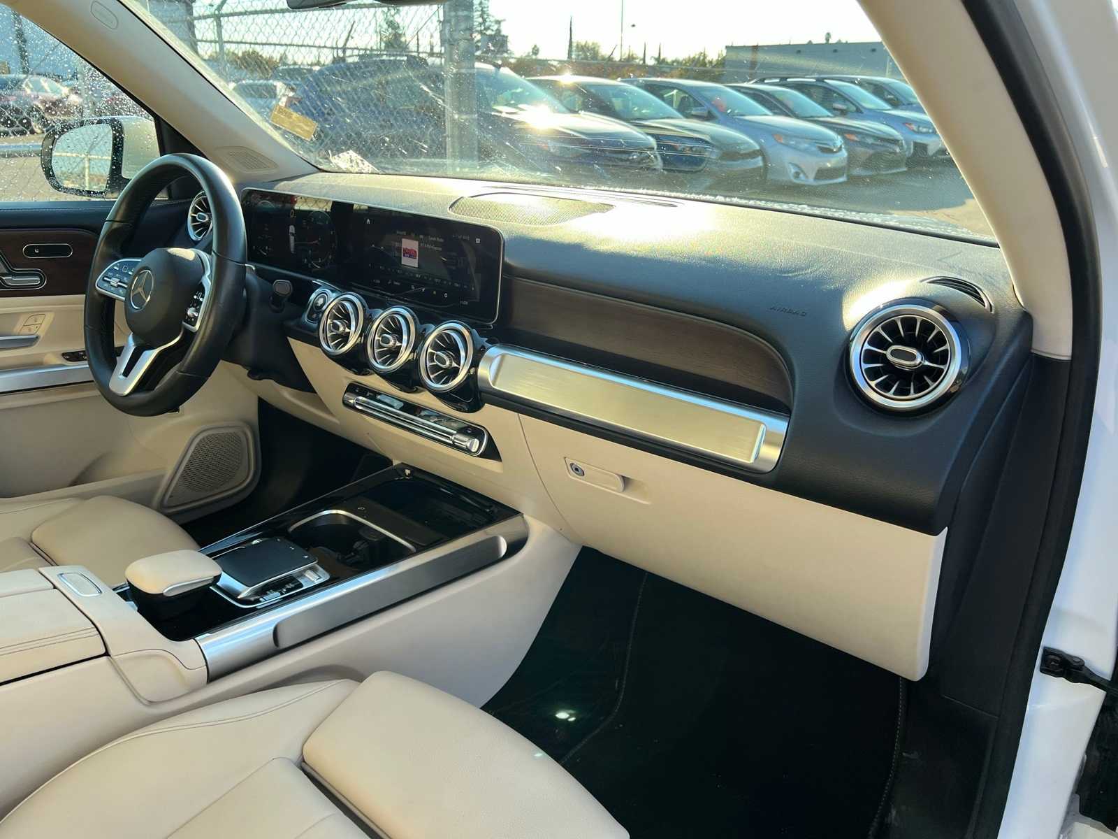 Thumbnail: 2020 Mercedes-Benz GLB - 25