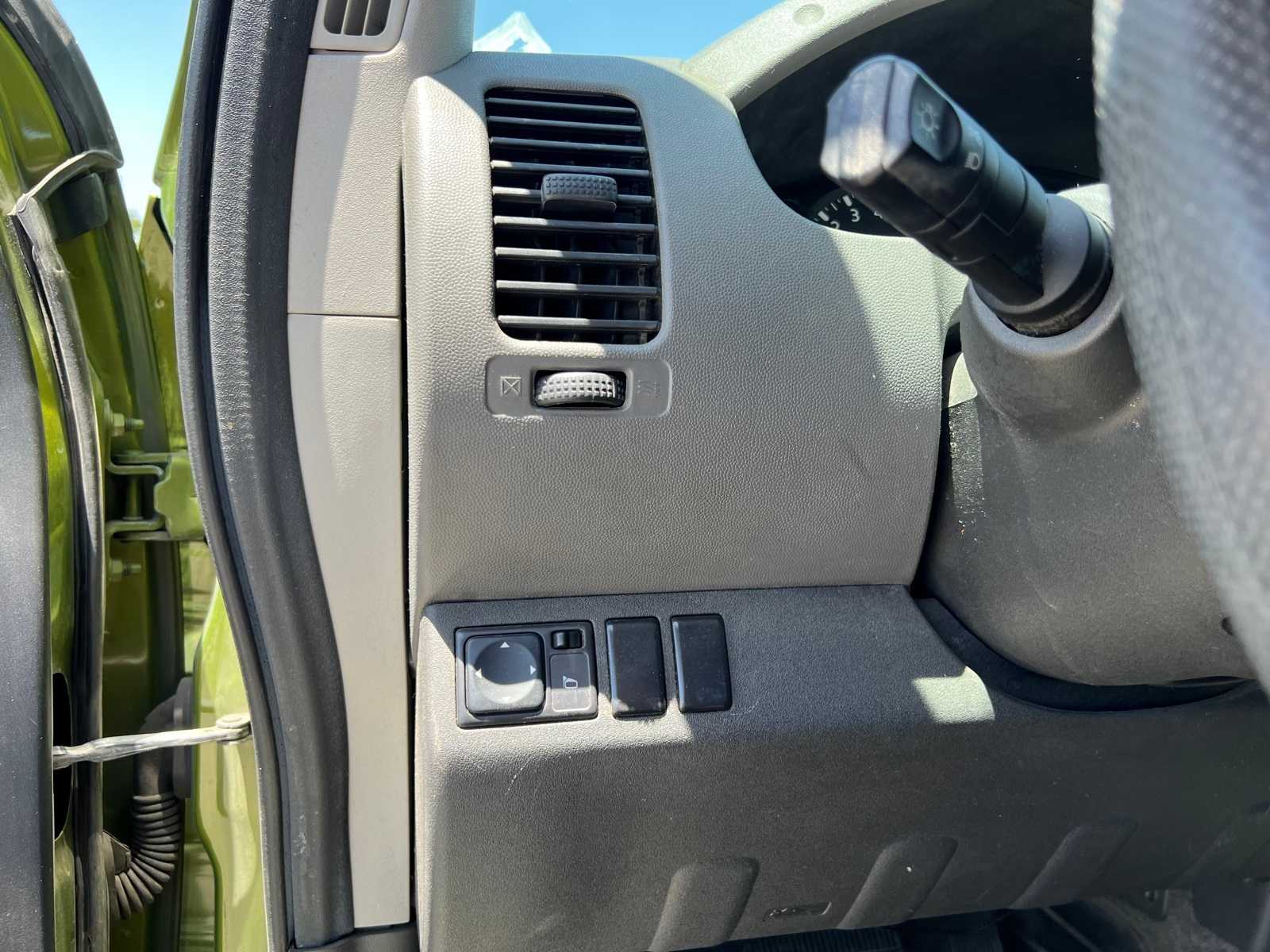 2011 Nissan Xterra S 28