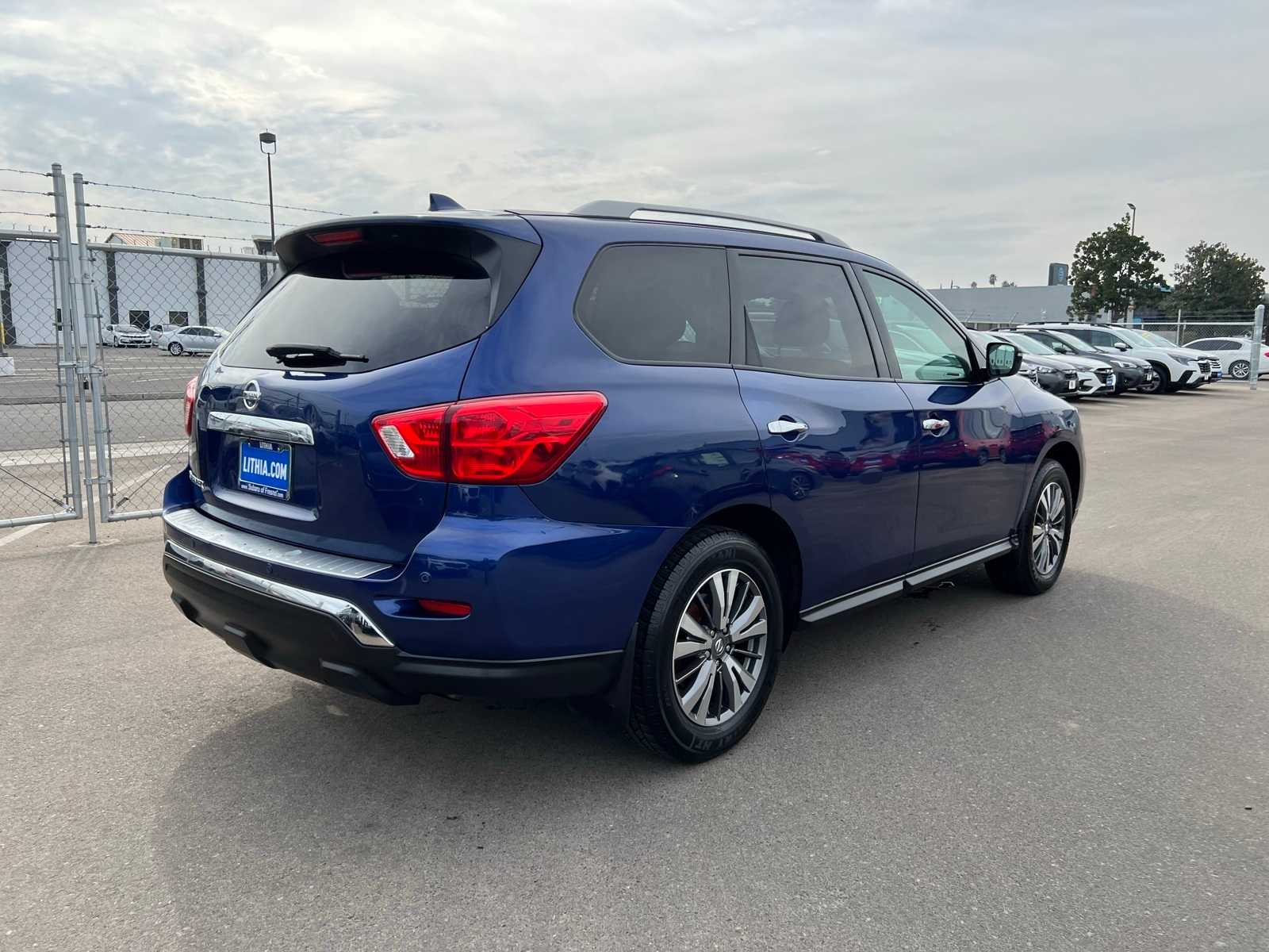 Thumbnail: 2020 Nissan Pathfinder - 8