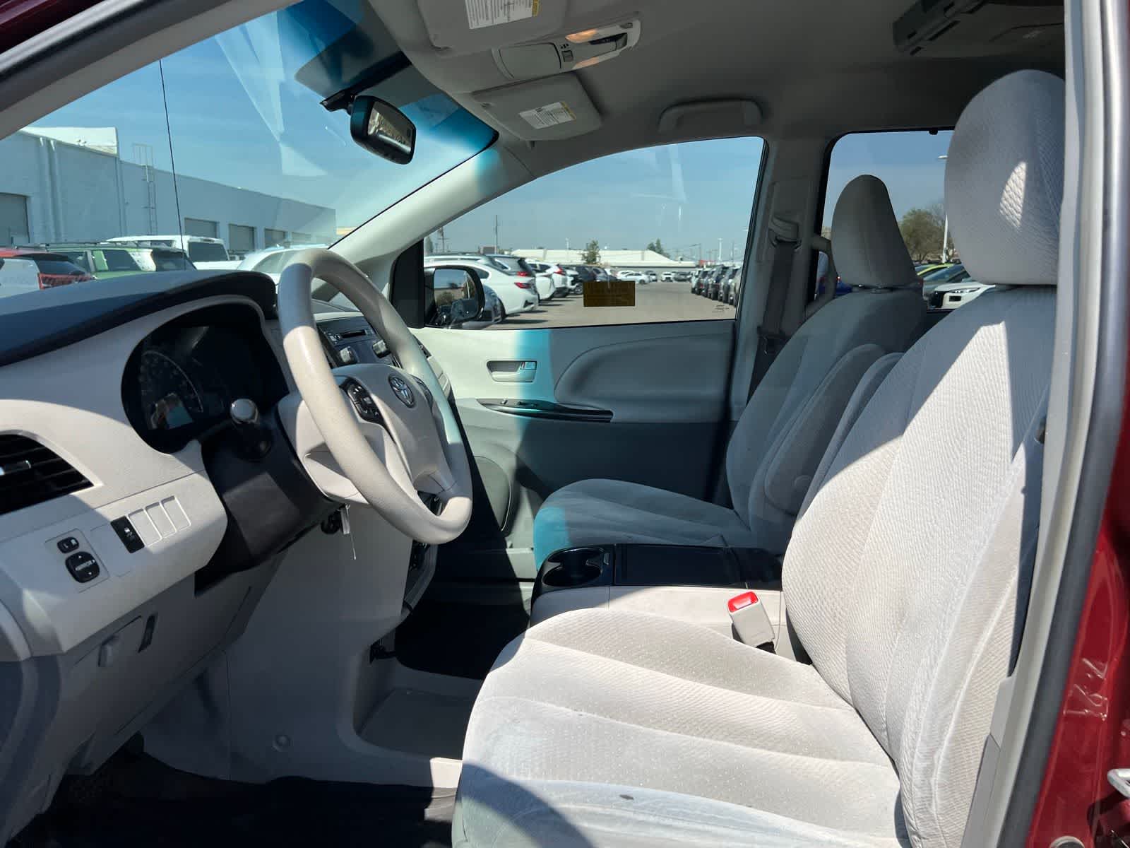 Thumbnail: 2014 Toyota Sienna - 14