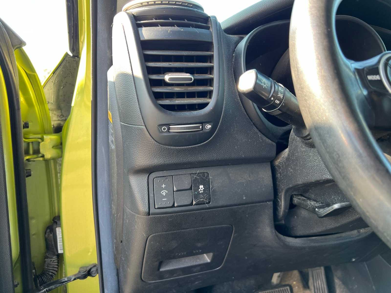 Thumbnail: 2014 Kia Soul - 28