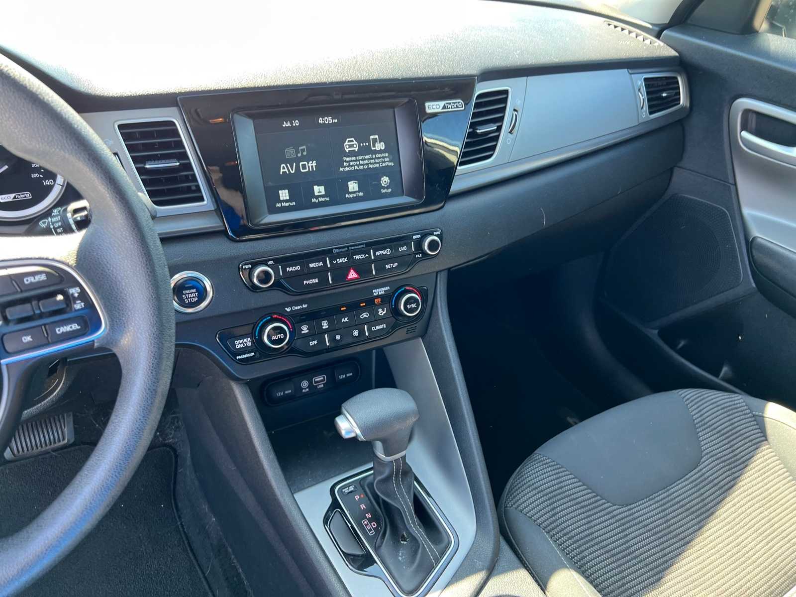Thumbnail: 2018 Kia Niro - 32