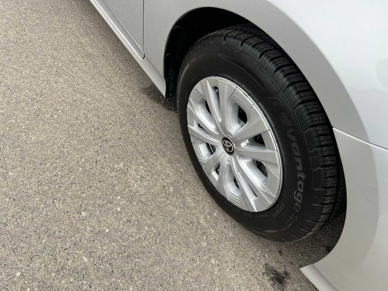 Thumbnail: 2020 Toyota Prius - 25