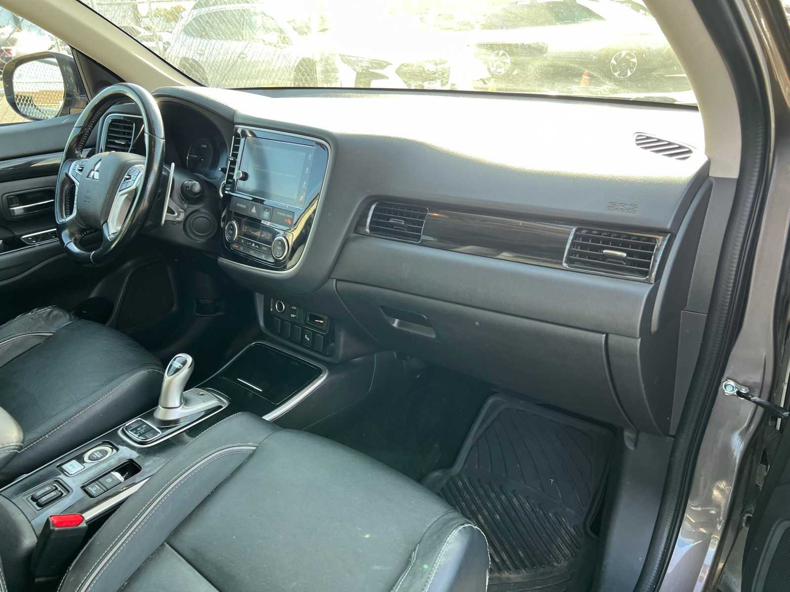 Thumbnail: 2018 Mitsubishi Outlander - 26