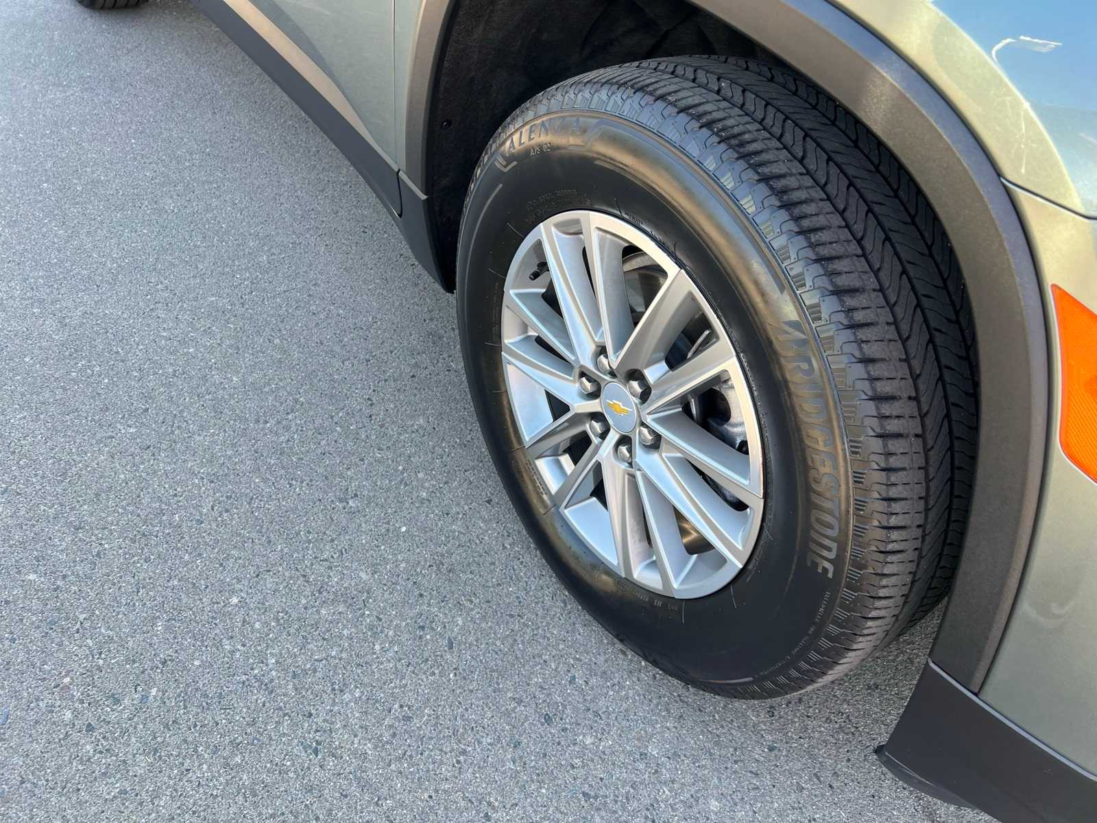 Thumbnail: 2023 Chevrolet Traverse - 25