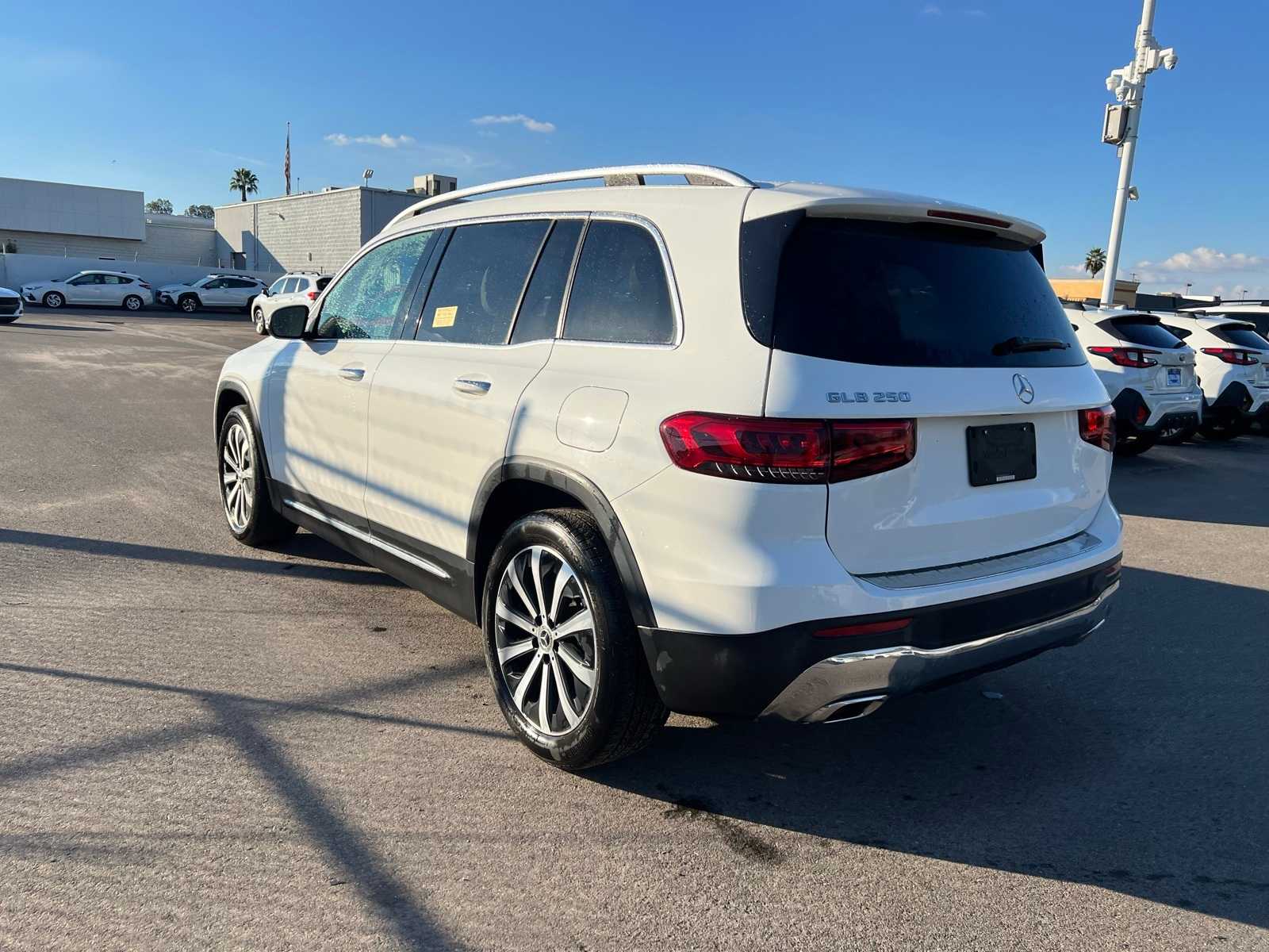 Thumbnail: 2020 Mercedes-Benz GLB - 3