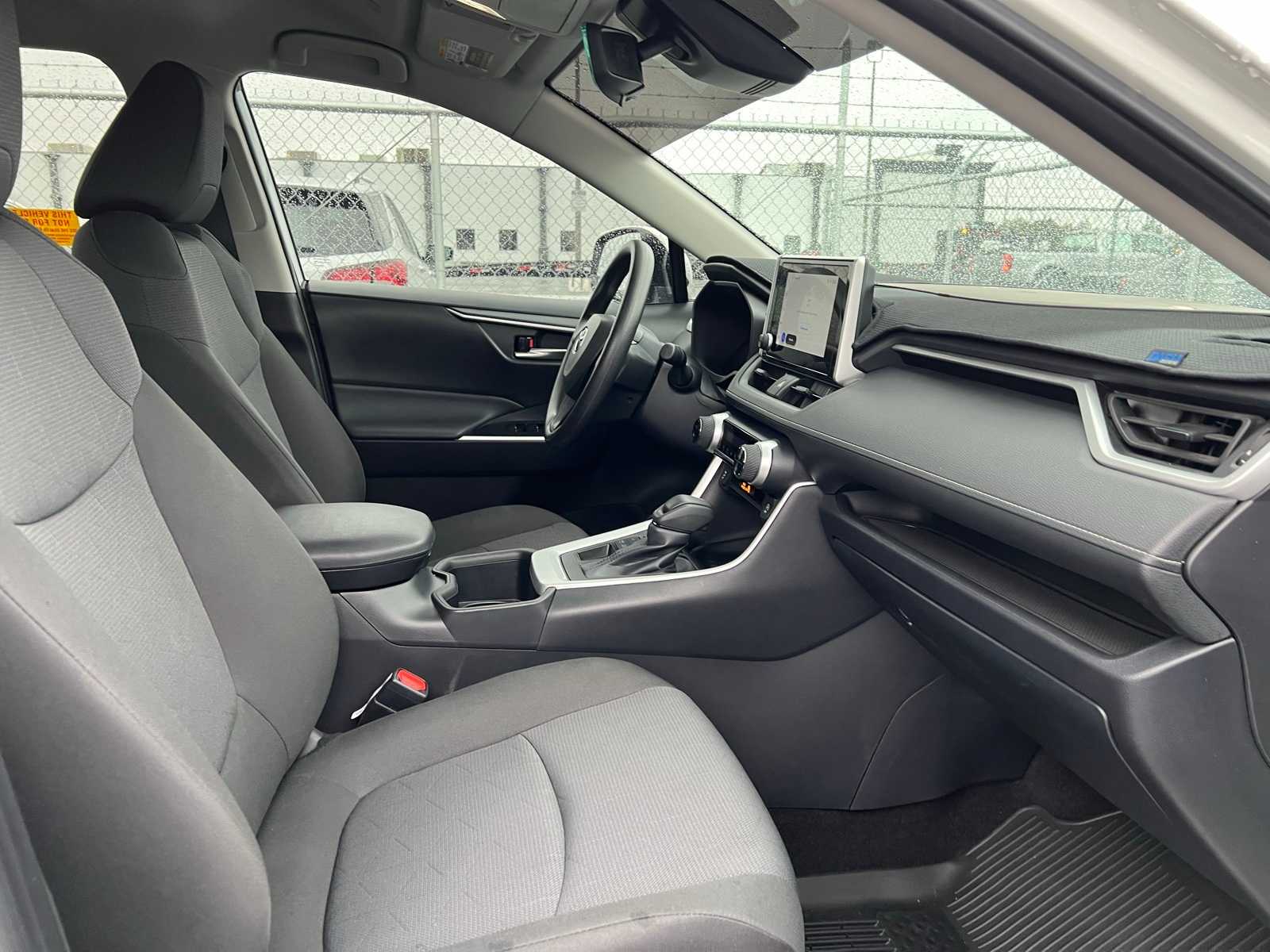 Thumbnail: 2025 Toyota RAV4 - 27