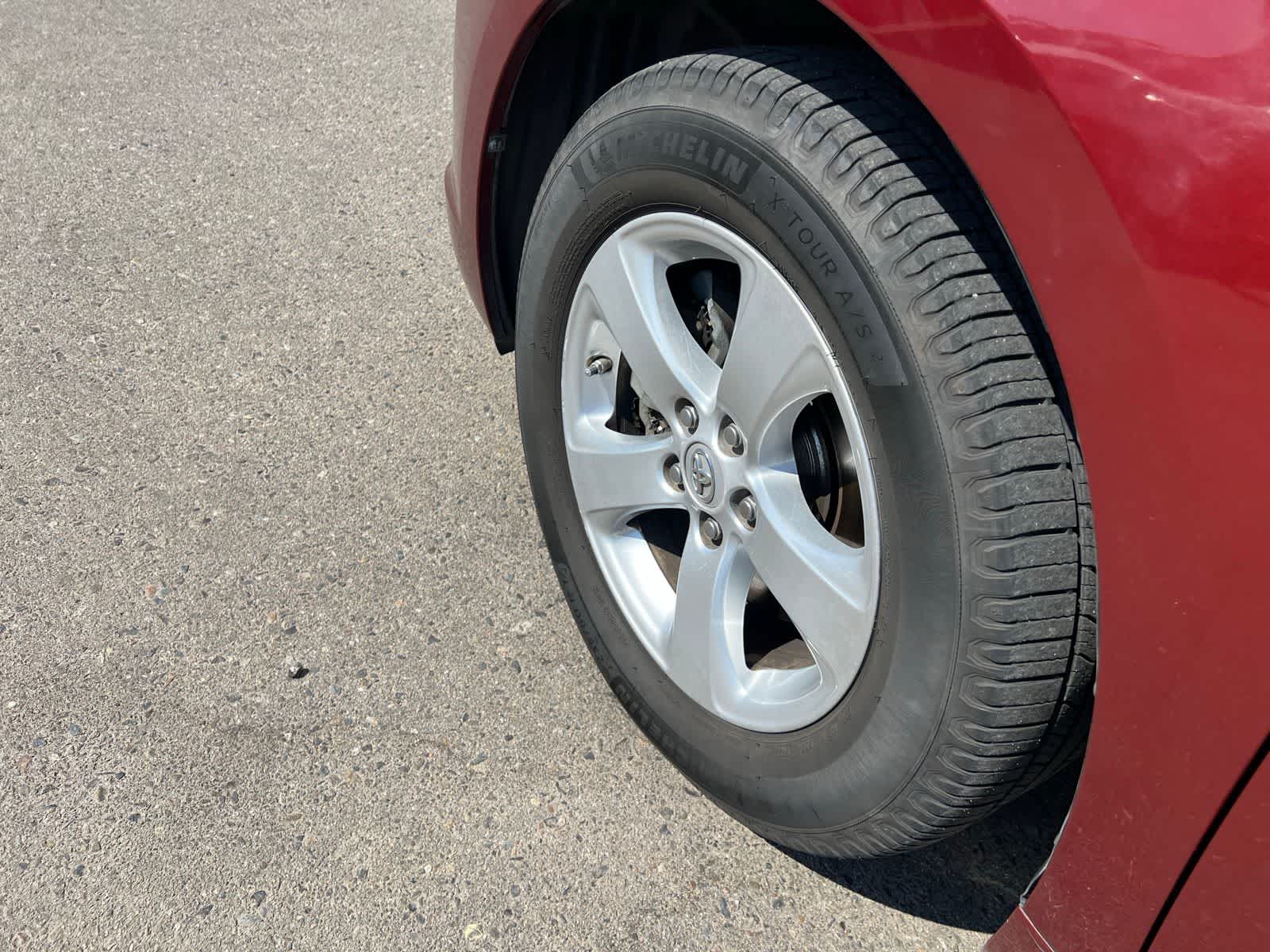 Thumbnail: 2014 Toyota Sienna - 11