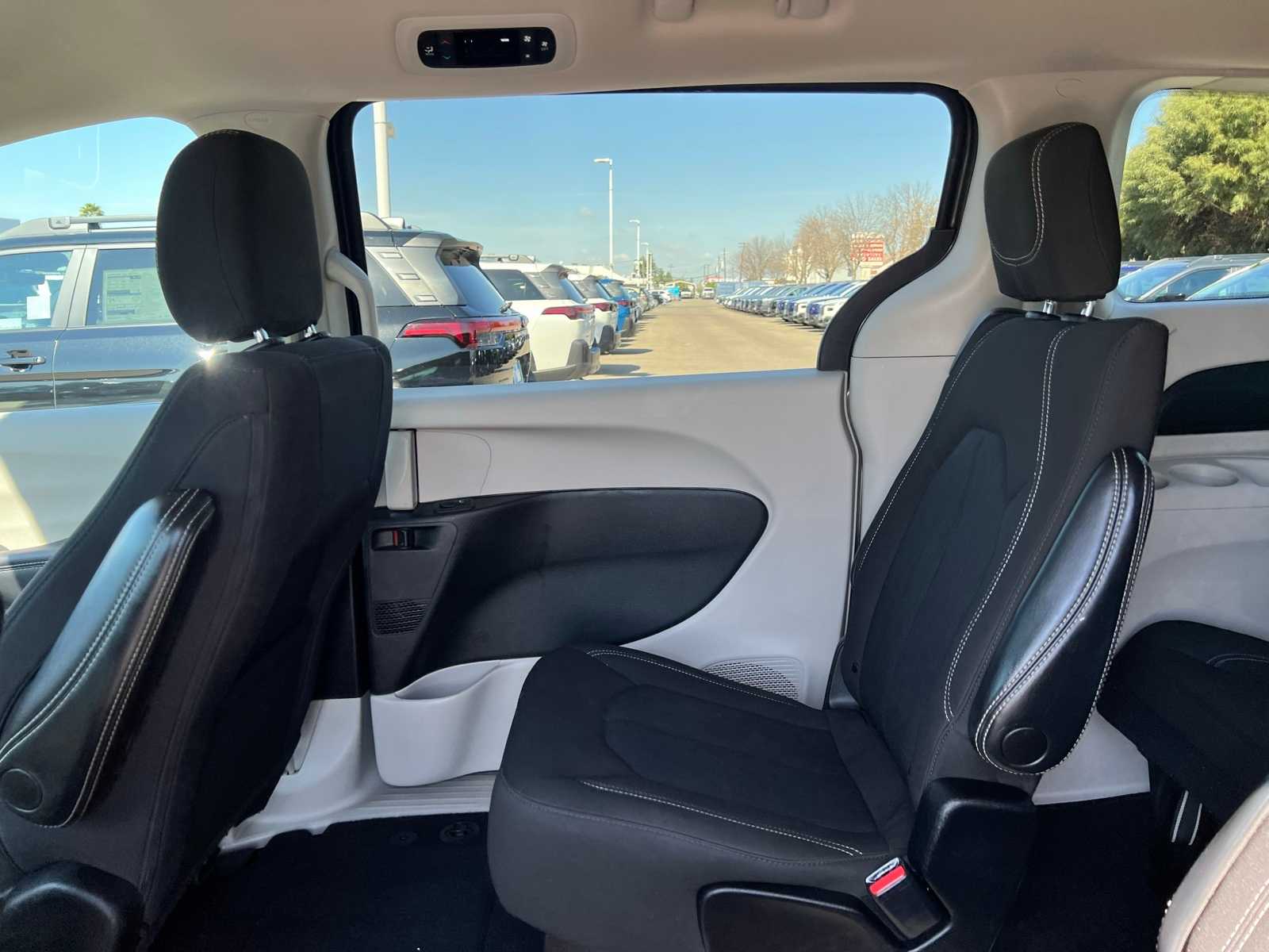 Thumbnail: 2023 Chrysler Voyager - 19