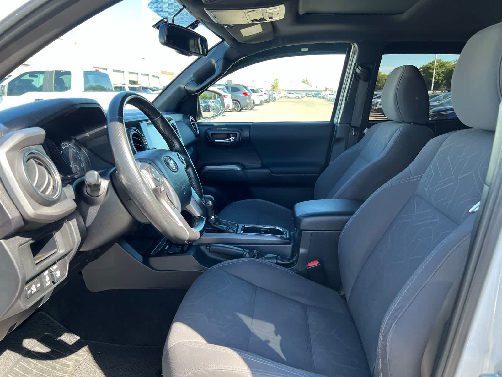 Thumbnail: 2017 Toyota Tacoma - 14