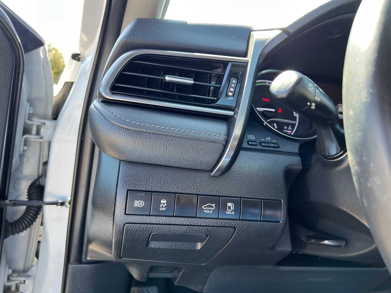 2022 Toyota Camry XSE 32