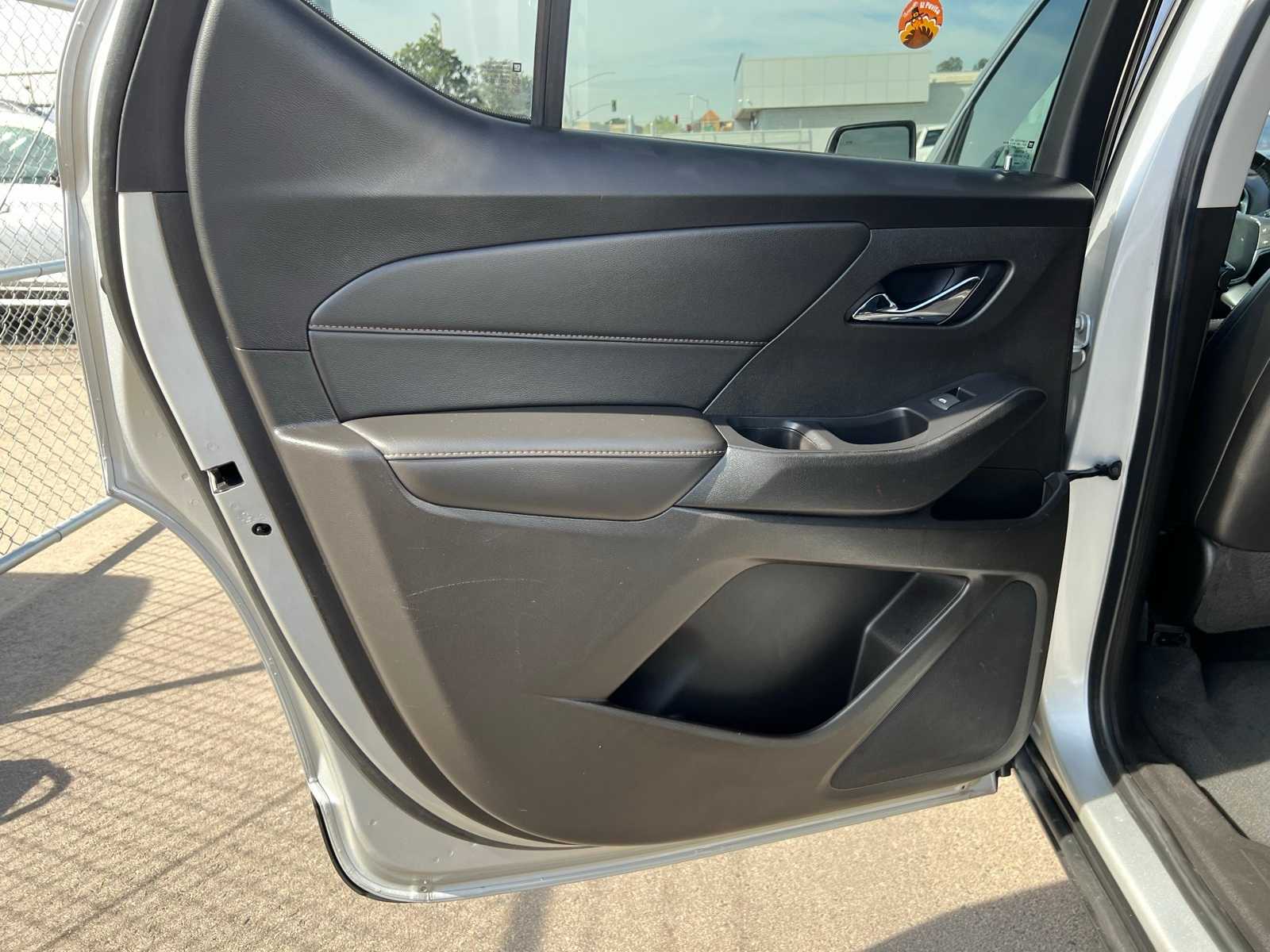 Thumbnail: 2021 Chevrolet Traverse - 19