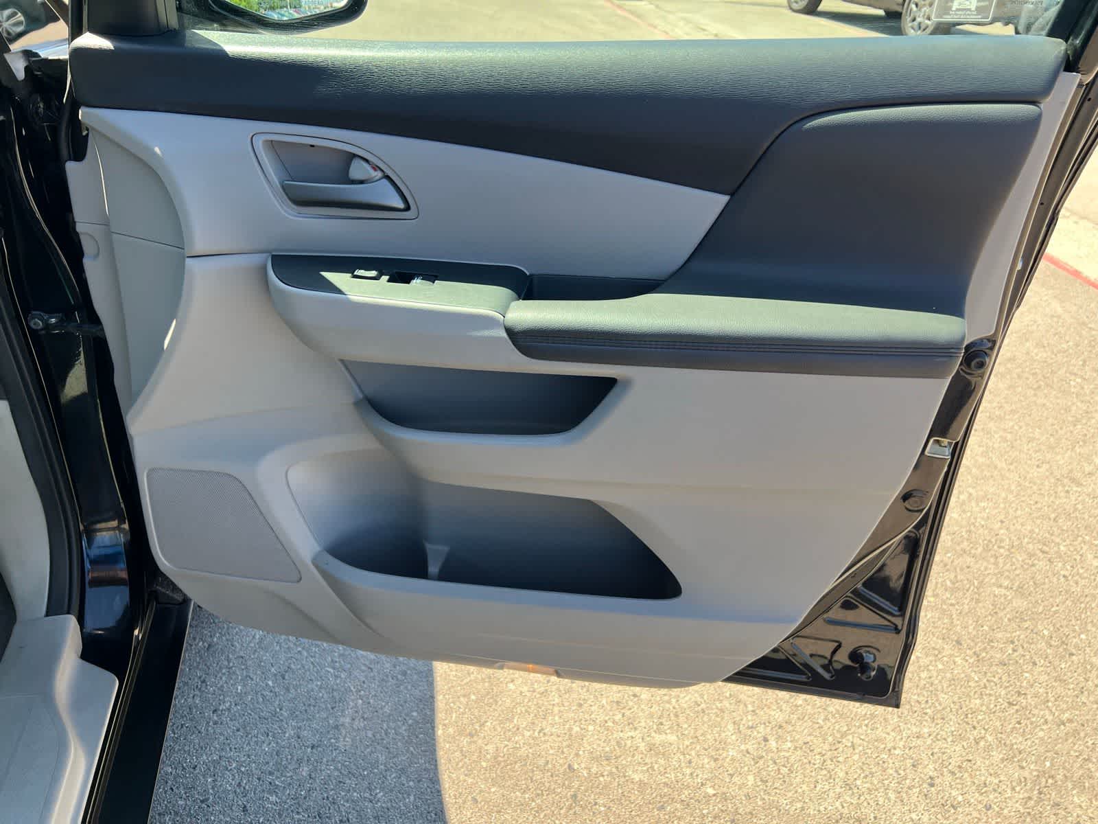 Thumbnail: 2011 Honda Odyssey - 27