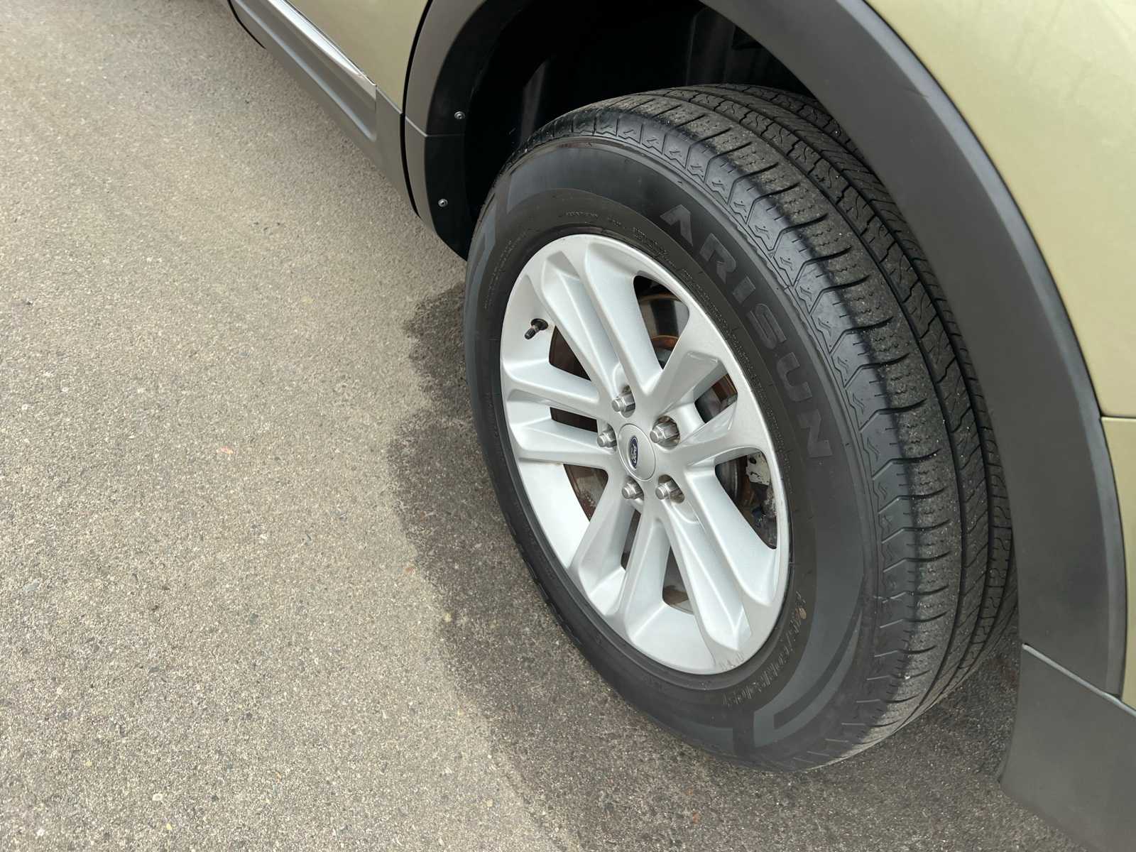 Thumbnail: 2012 Ford Explorer - 16