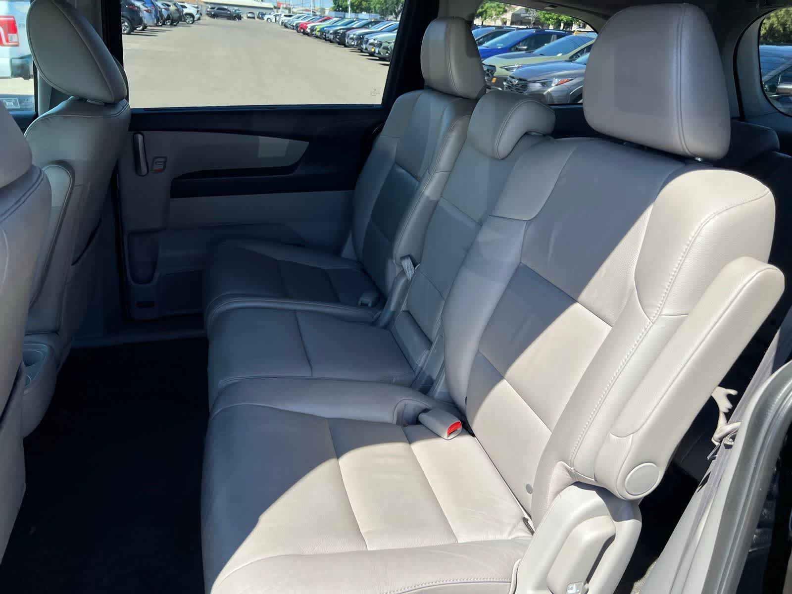 Thumbnail: 2011 Honda Odyssey - 18