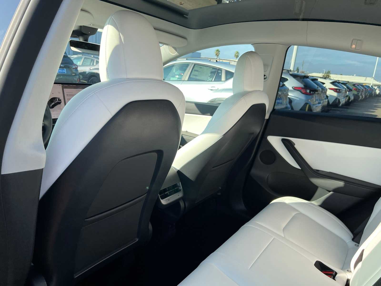 Thumbnail: 2022 Tesla Model Y - 17