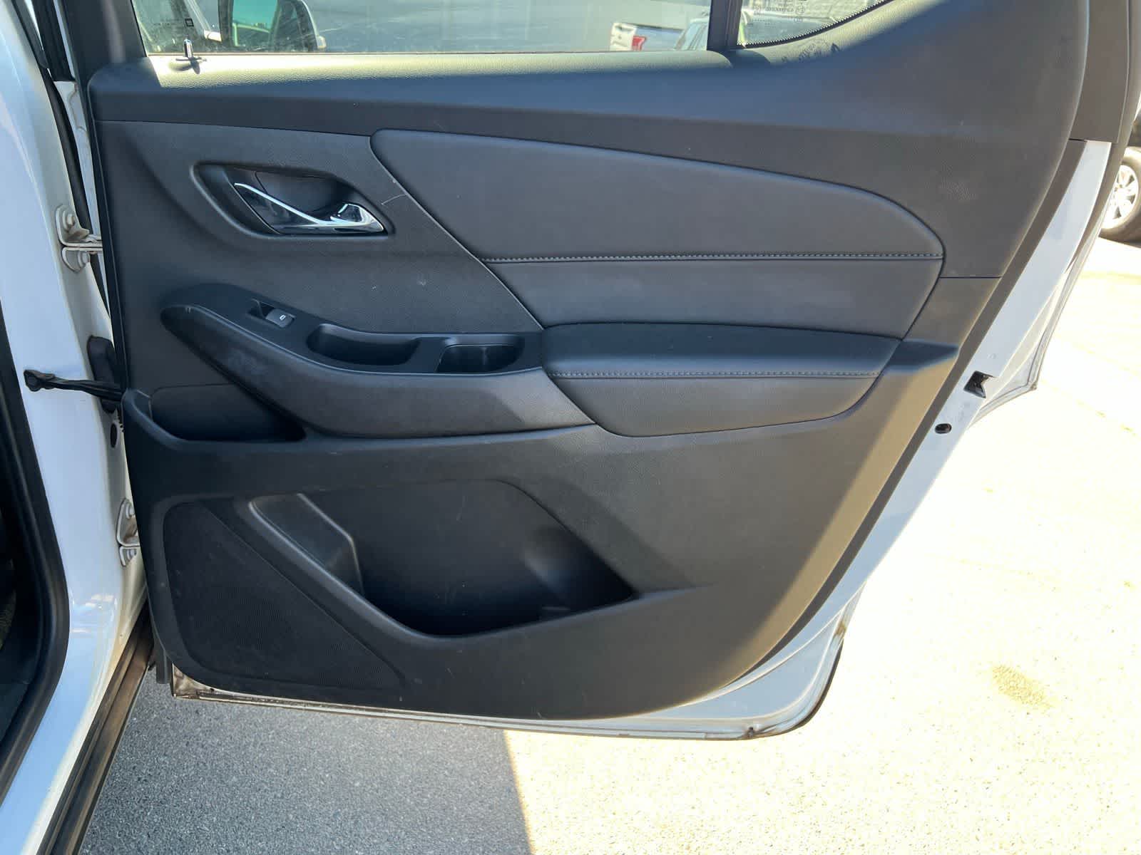 Thumbnail: 2023 Chevrolet Traverse - 24