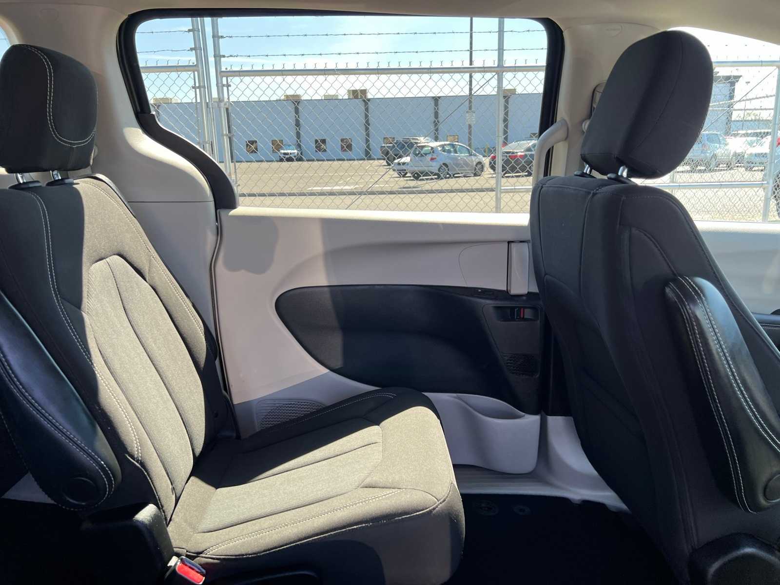 Thumbnail: 2023 Chrysler Voyager - 23