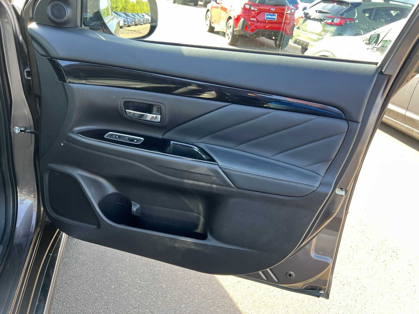 Thumbnail: 2018 Mitsubishi Outlander - 28