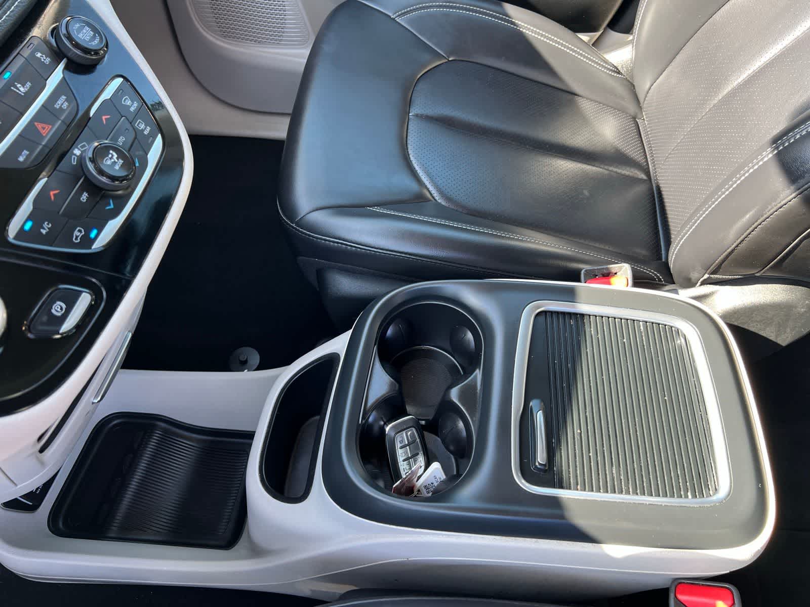 Thumbnail: 2023 Chrysler Pacifica - 38