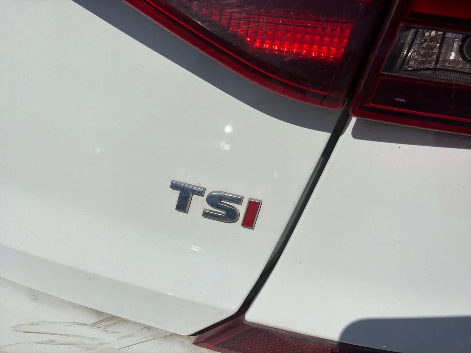 Thumbnail: 2017 Volkswagen Passat - 10