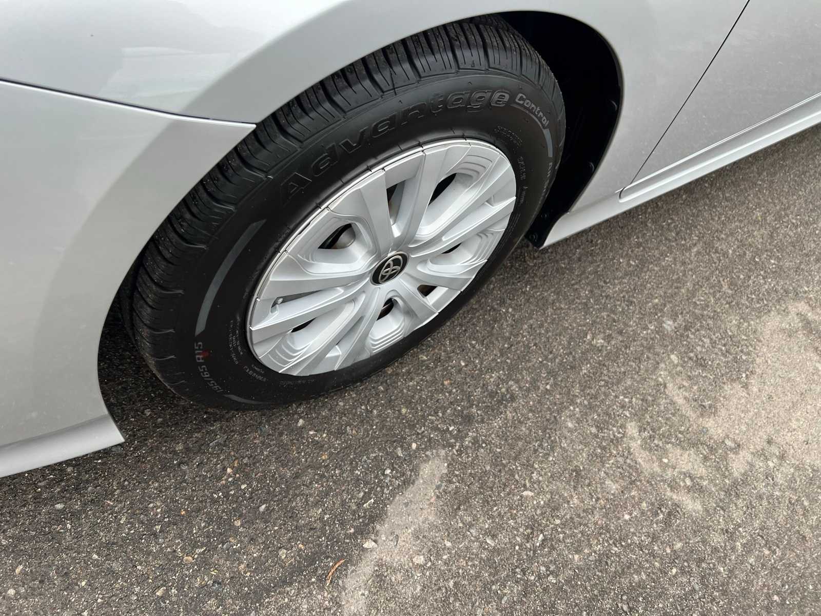 Thumbnail: 2020 Toyota Prius - 13