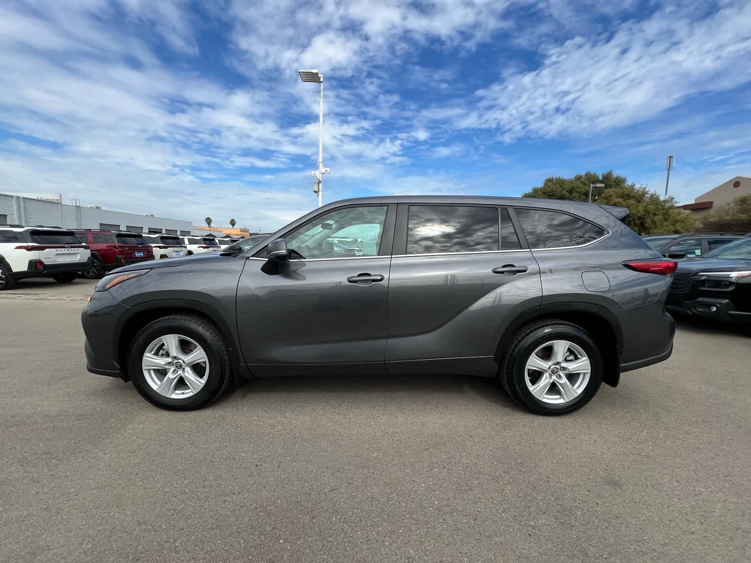 Thumbnail: 2023 Toyota Highlander - 3