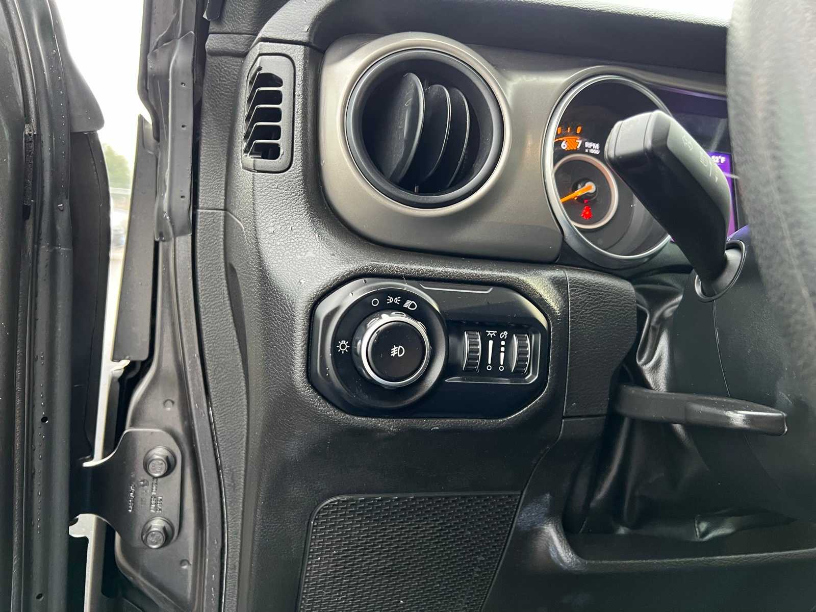 Thumbnail: 2022 Jeep Wrangler - 30