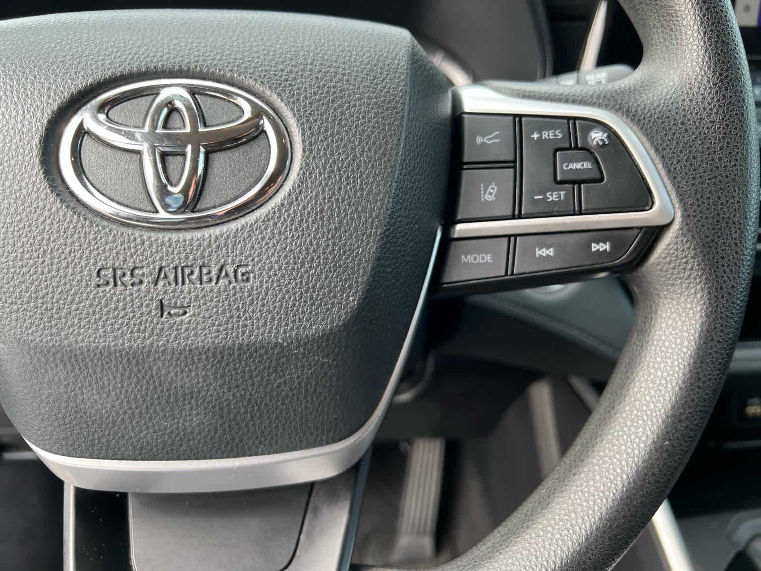 Thumbnail: 2023 Toyota Highlander - 36