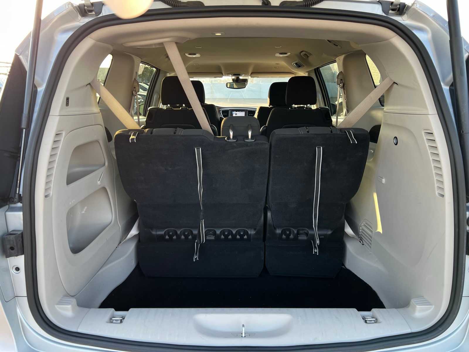 Thumbnail: 2023 Chrysler Voyager - 7