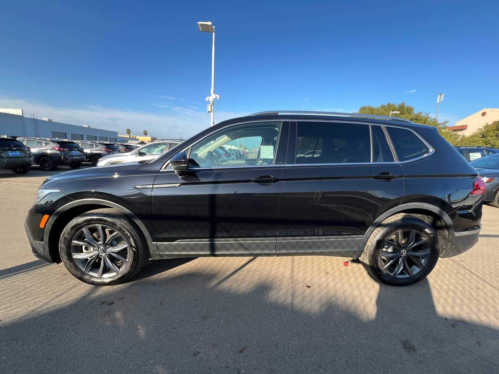 Thumbnail: 2023 Volkswagen Tiguan - 2