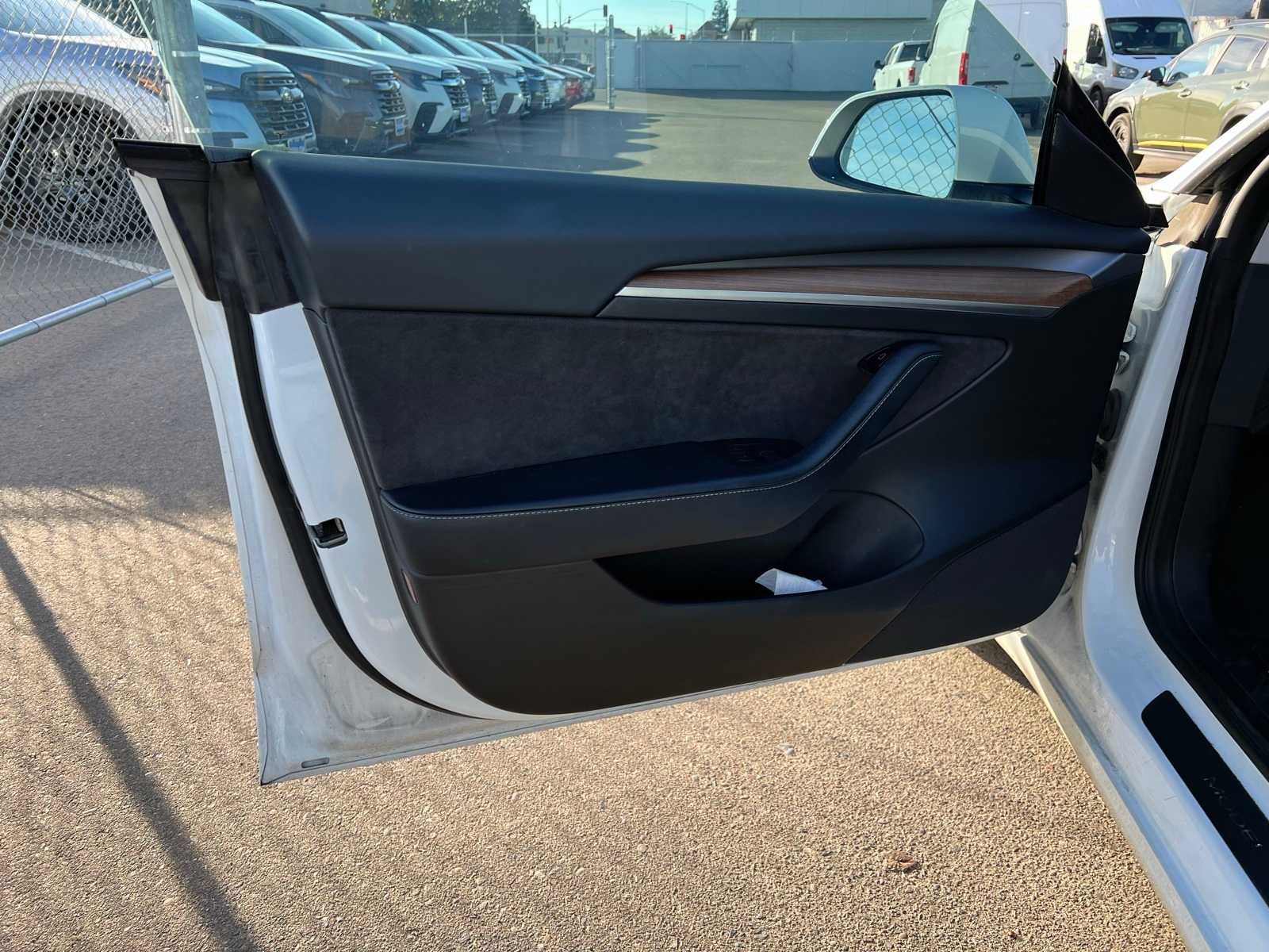 Thumbnail: 2022 Tesla Model 3 - 15