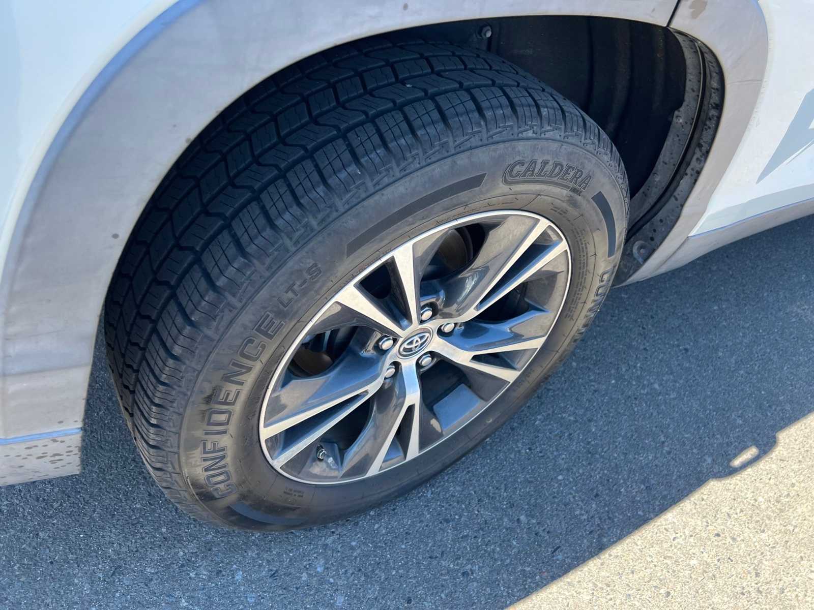 Thumbnail: 2019 Toyota Highlander - 20