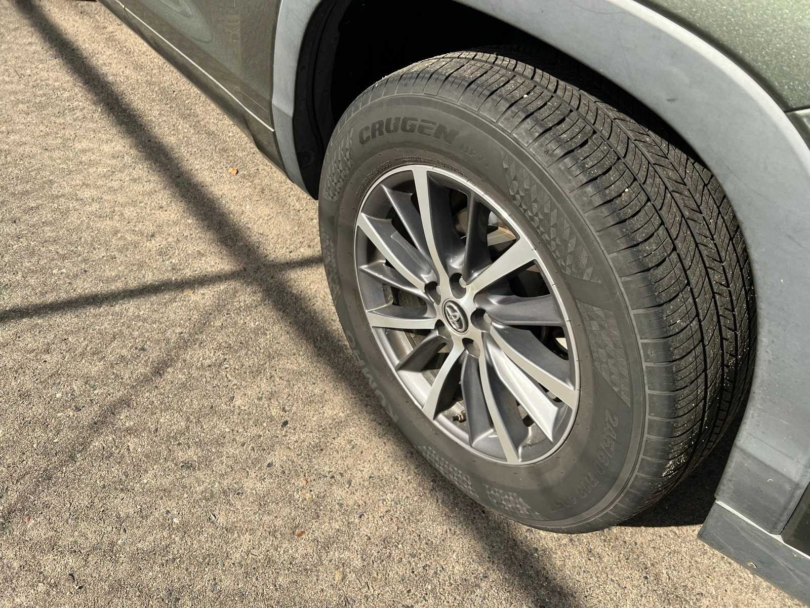 Thumbnail: 2018 Toyota Highlander - 17