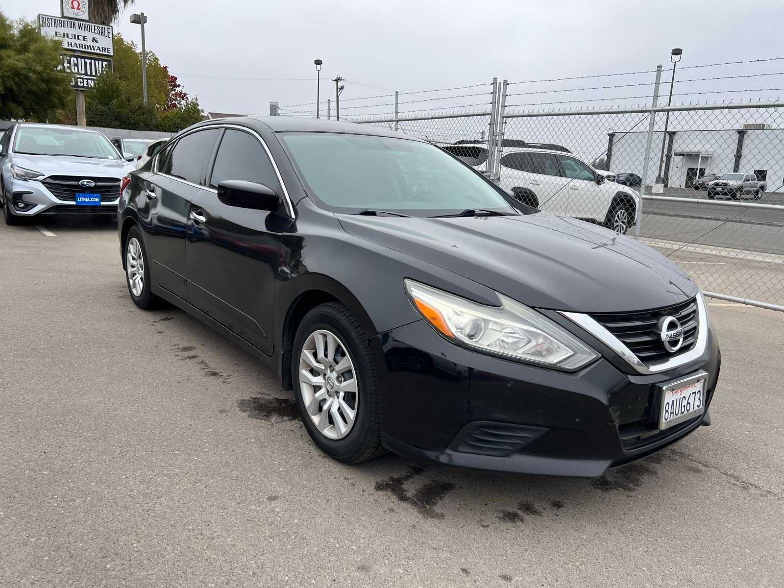 Thumbnail: 2017 Nissan Altima - 10