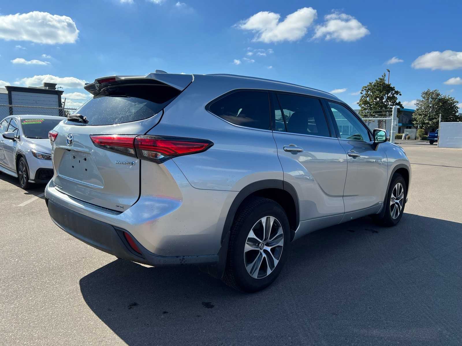 Thumbnail: 2021 Toyota Highlander - 10