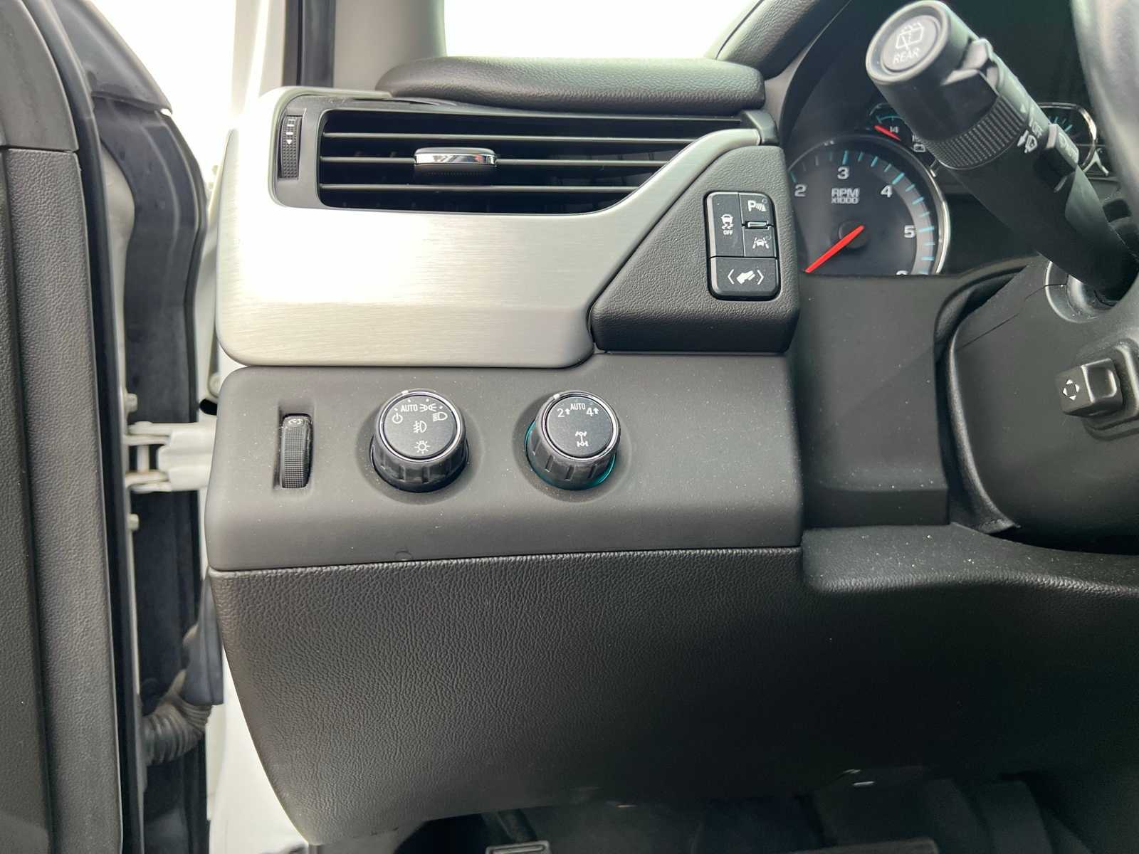 Thumbnail: 2019 GMC Yukon - 28