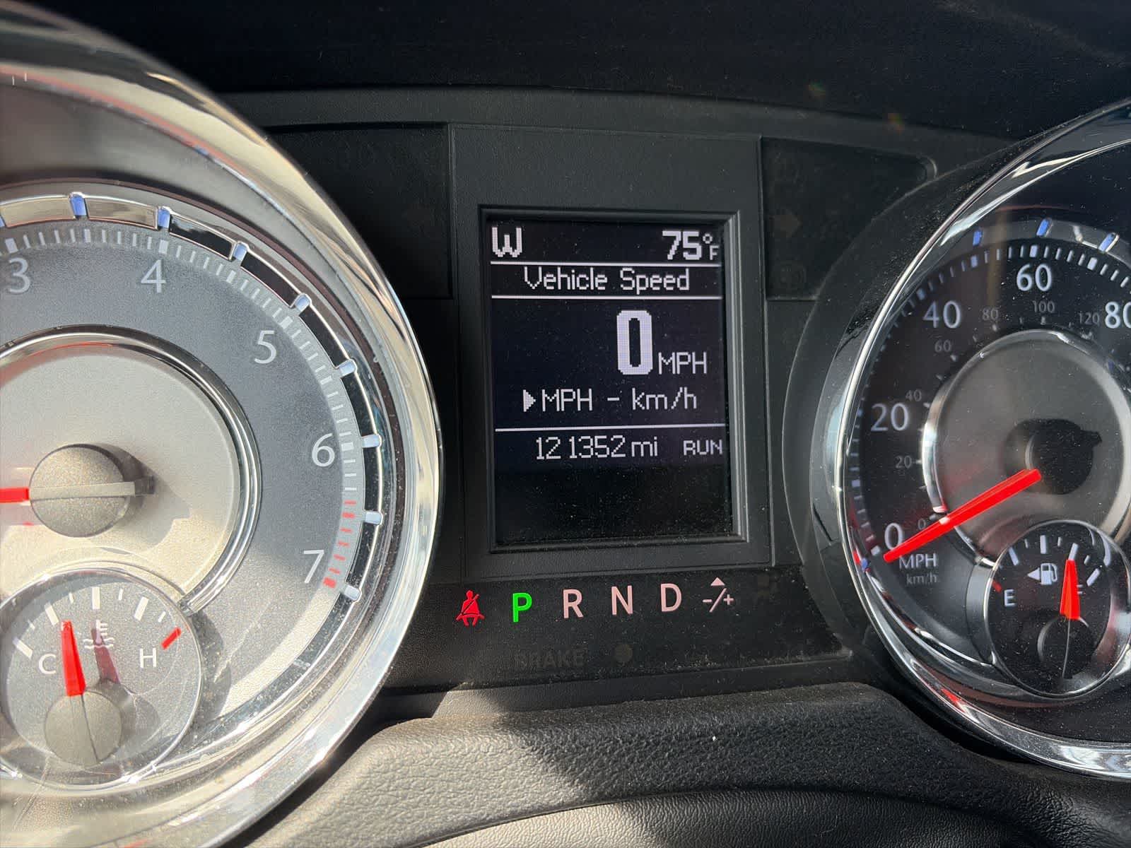 Thumbnail: 2012 Chrysler Town & Country - 31