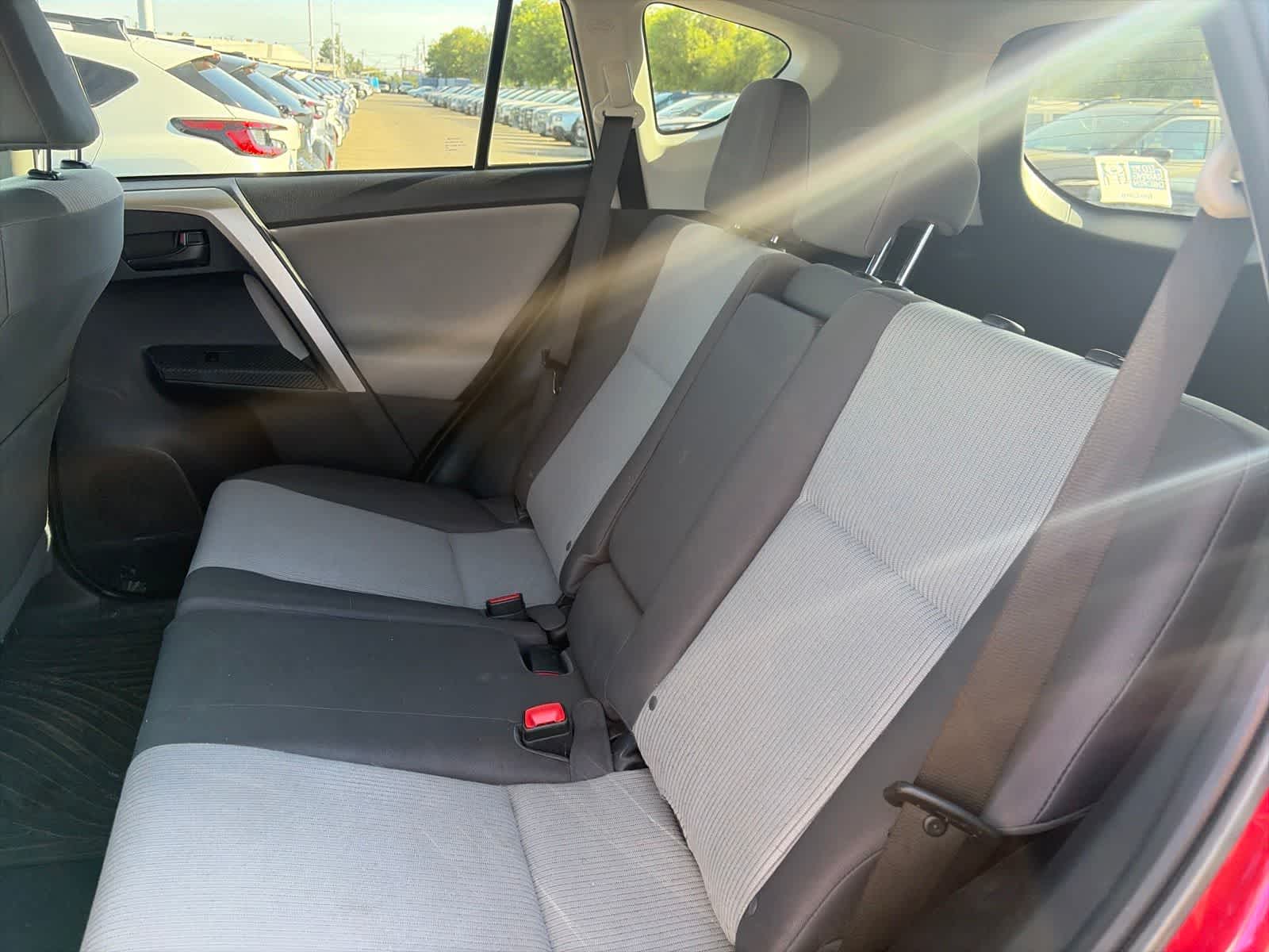 Thumbnail: 2014 Toyota RAV4 - 21