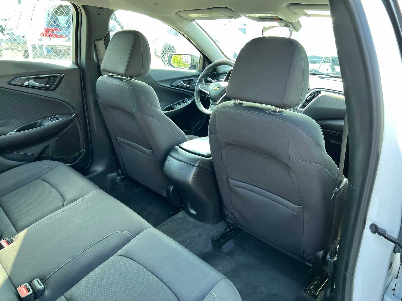 Thumbnail: 2022 Chevrolet Malibu - 21