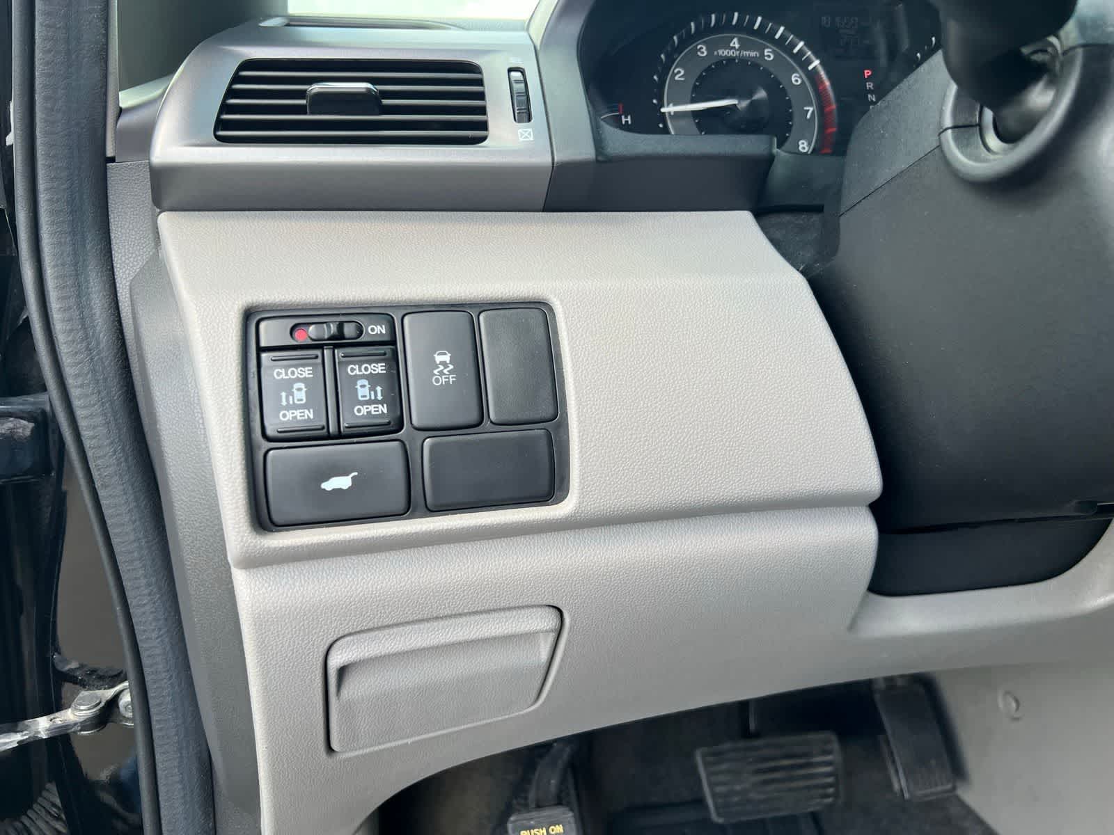 Thumbnail: 2011 Honda Odyssey - 28