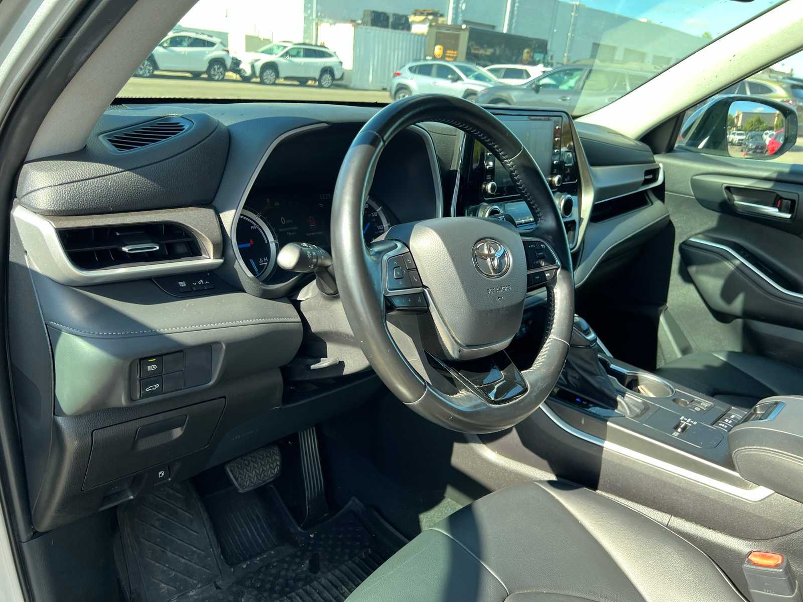 Thumbnail: 2021 Toyota Highlander - 15