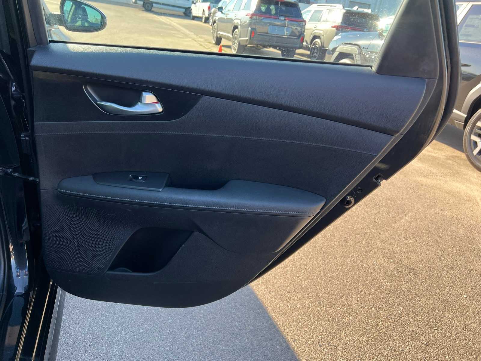 Thumbnail: 2022 Kia Forte - 24