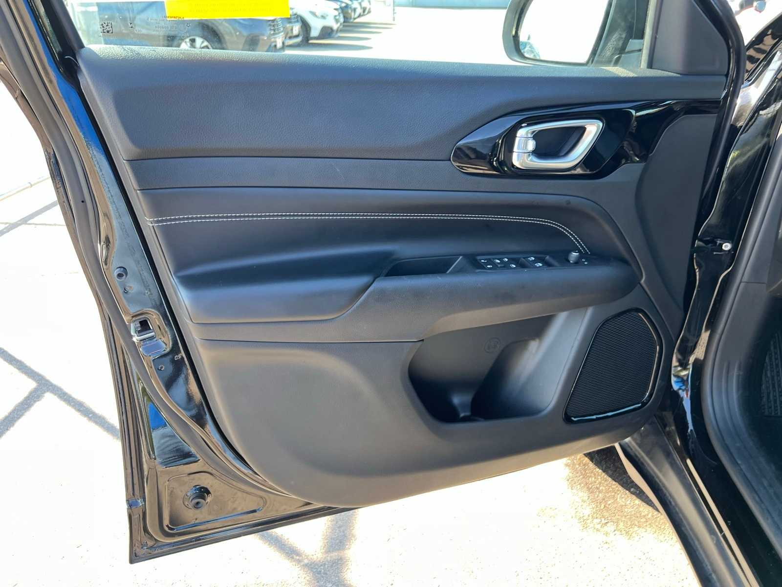 Thumbnail: 2022 Jeep Compass - 15